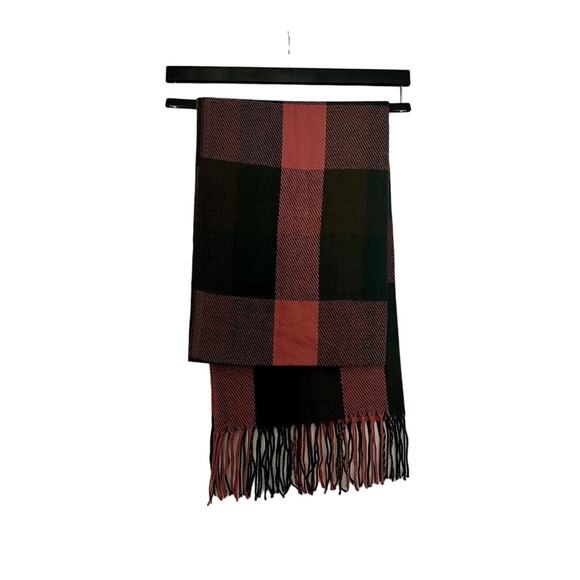 Women’s One Size Green And Pink Plaid Scarf With Fringe - Picture 1 of 3